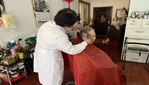 头雁引领新风尚，集市便民暖人心 零距离理发服务为幸福生活添彩